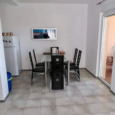 Ana Apartment *